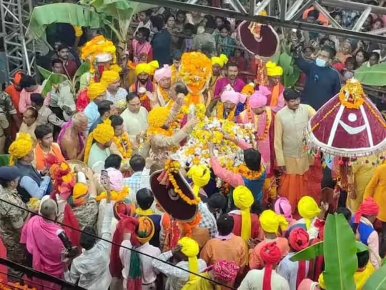 दंतेश्वरी मंदिर में बस्तर दशहरा उत्सव: मावली परघाव की रस्म और देवियों का भव्य मिलन