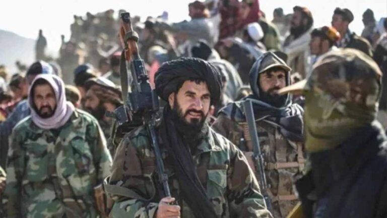 सीमा पर जंग के हालात! पाक-अफगान सेनाओं के बीच जमकर हुई फायरिंग