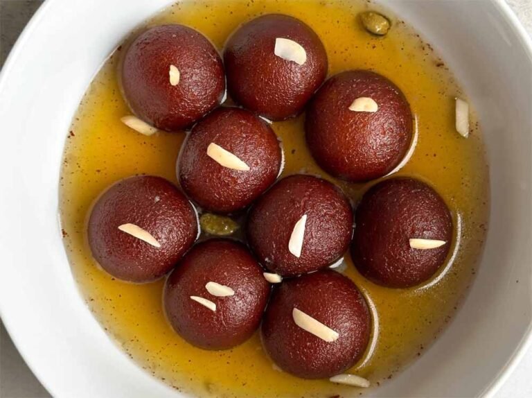 स्वाद से भरपूर गुलाब जामुन बनाने का सीक्रेट घर पर ही