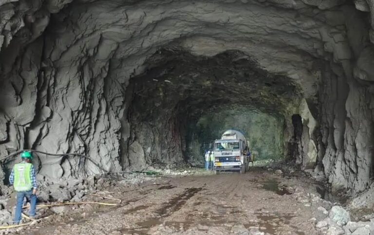 इंदौर-खंडवा सड़क परियोजना में तेजी: मार्च तक पूरा काम, सुरंगें और पुल 4 महीने में होंगे तैयार