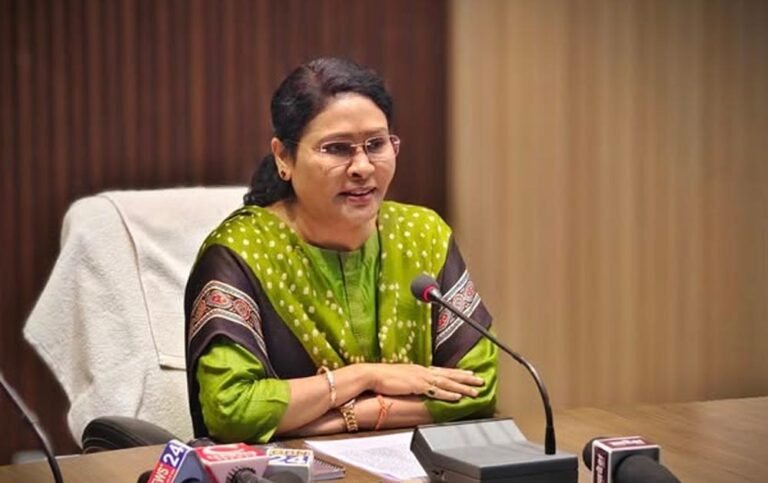 बालोद में जिला स्तरीय राज्योत्सव समारोह भव्य और गरिमामय रूप से आयोजित: कलेक्टर मिश्रा