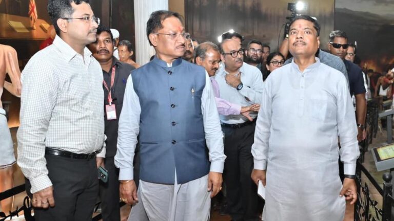 मुख्यमंत्री  साय ने प्रधानमंत्री  मोदी के प्रवास की तैयारियों का लिया व्यापक जायज़ा : सभी तैयारियाँ निर्धारित समय-सीमा के भीतर पूर्ण करने अधिकारियों को दिए निर्देश