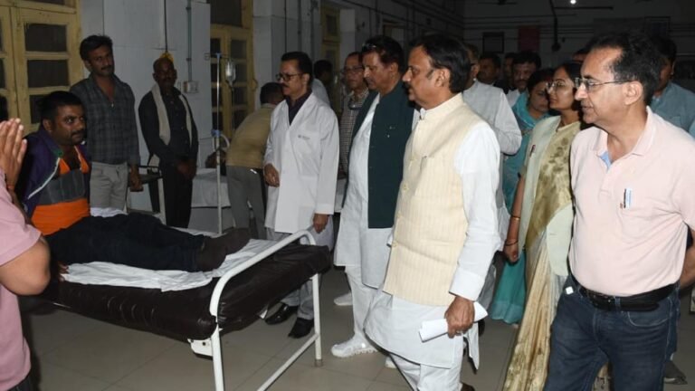 उप मुख्यमंत्री  शुक्ल ने की जिला अस्पताल और जिले की स्वास्थ्य सेवाओं की समीक्षा