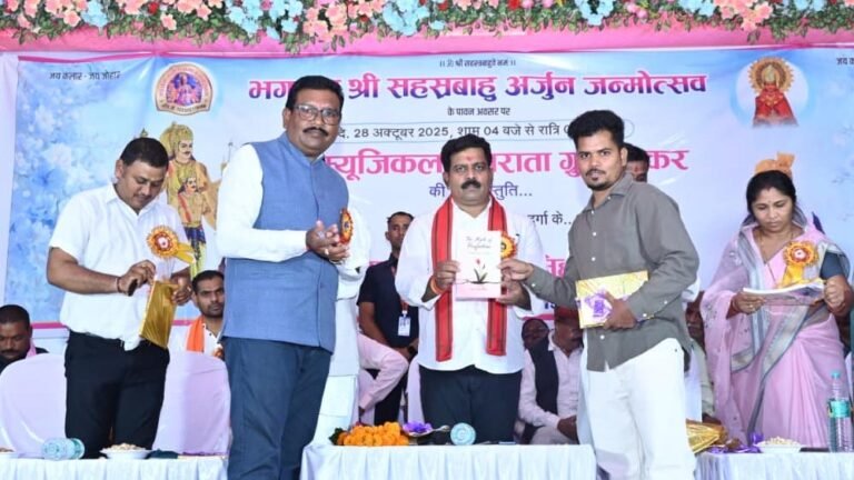 उपमुख्यमंत्री  शर्मा डड़सेना कलार समाज द्वारा आयोजित भगवान  सहस्त्रबाहु अर्जुन जन्मोत्सव कार्यक्रम में हुए शामिल