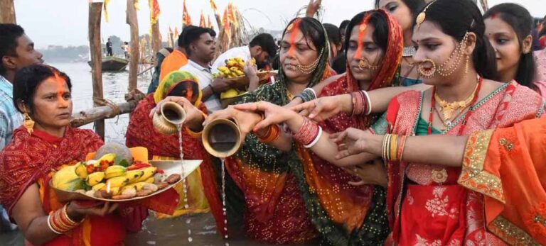 महिलाओं के लिए छठ का महत्व: कठिन व्रत में छिपा सुख और समर्पण
