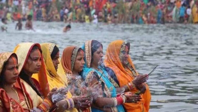 मैया की कृपा पाने के लिए जरूर गाएं ये आरती, छठ पूजा होगी सफल