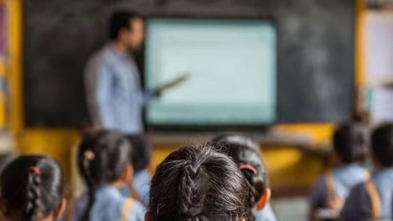 गंदे वीडियो दिखाने वाले शिक्षक भिंड में गिरफ्तार, छात्राओं ने दी शिकायत