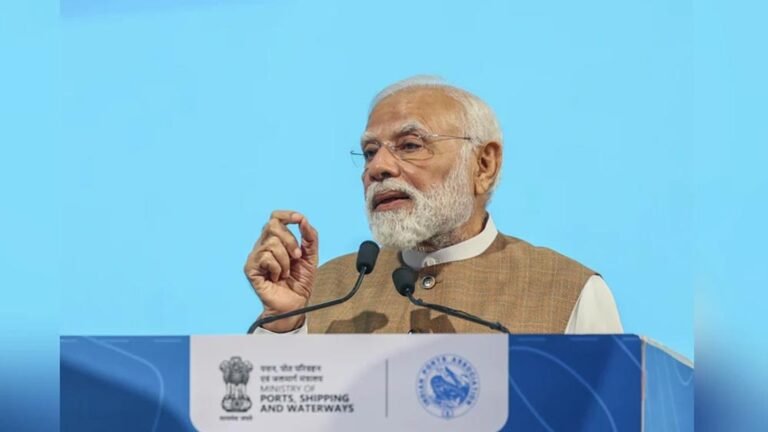 प्रधानमंत्री का आरोप, कांग्रेस ने भी आंबेडकर का किया अपमान, हमनें सम्मान किया मुलायम-प्रणब का