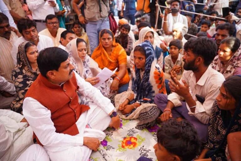 CM मोहन ने पीड़ित परिवारों से की मुलाकात, बोले– इस दुख की घड़ी में हम साथ हैं