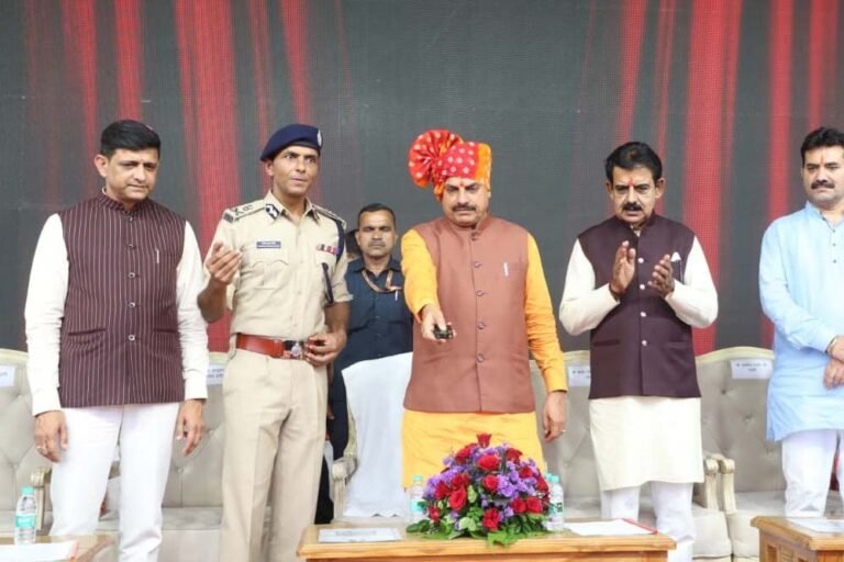 डॉ. यादव ने किया इंदौर पुलिस के चेटबॉट का शुभारंभ, क्यूआर कोड स्कैन कर दी डिजिटल सेवा को हरी झंडी
