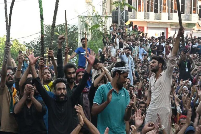 इस्लामाबाद में प्रेस क्लब पर पुलिस छापा, PoK के बगावत की खबरें दबाने की कोशिश