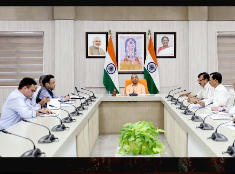 मुख्यमंत्री योगी आदित्यनाथ ने नमामि गंगे एवं ग्रामीण जलापूर्ति विभाग (लघु सिंचाई) के कार्यों की समीक्षा की