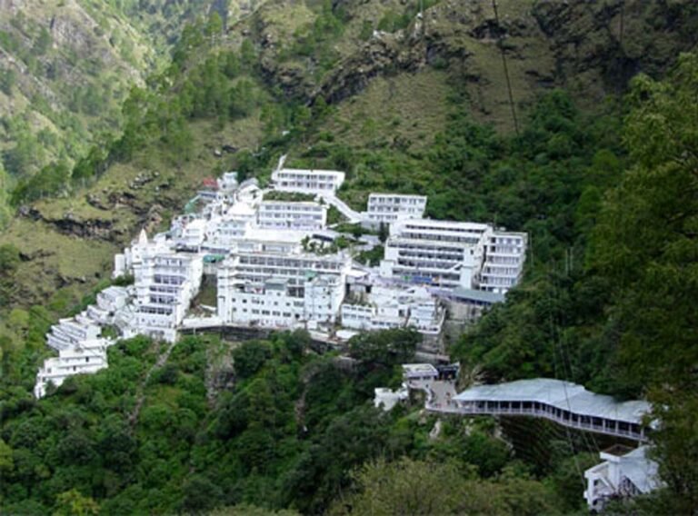 मां वैष्णो देवी श्राइन बोर्ड ने घोषणा की: यात्रा 5 अक्टूबर से तीन दिन के लिए रोकी गई