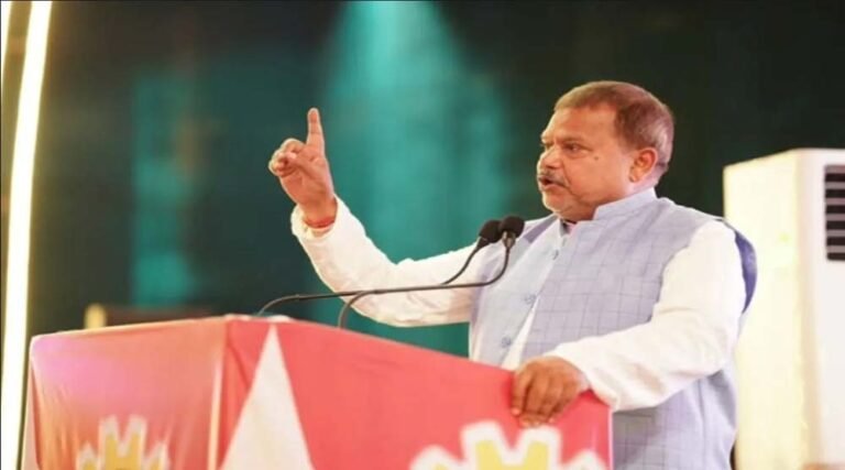 जनसुनवाई में ऊर्जा मंत्री  तोमर ने किया जनसमस्याओं का निराकरण