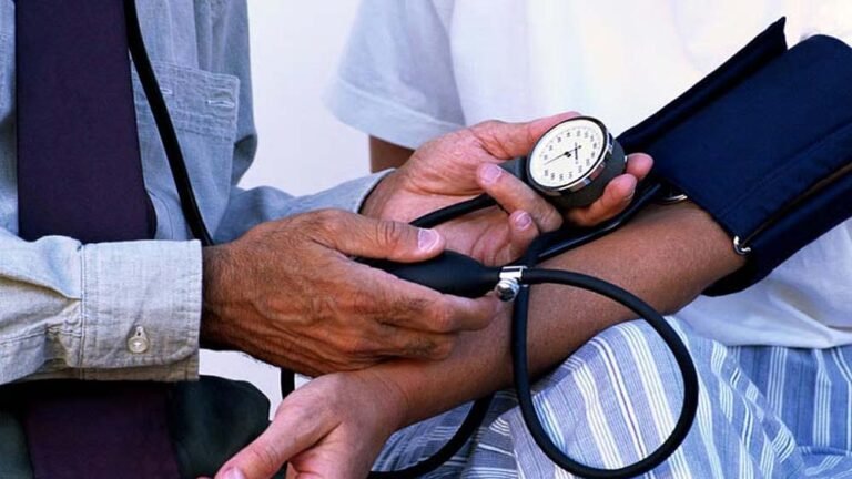 4 लाख इंदौरवासियों की जांच में पता चला: 30% को हाई ब्लड प्रेशर-शुगर, 40% में कोलेस्ट्रॉल की बढ़ोतरी