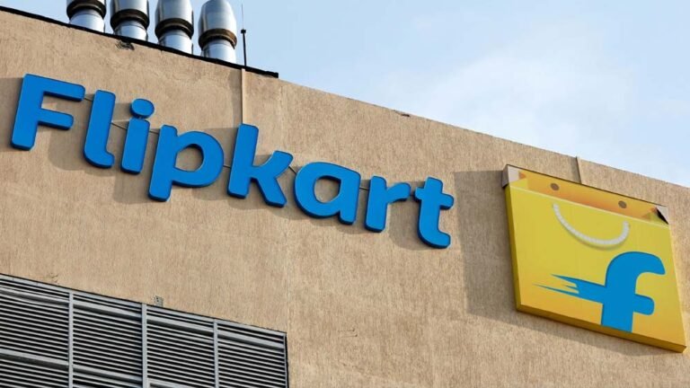 यूजर्स का Flipkart पर गुस्सा, प्री-रिज़र्व के नाम पर 5000 वसूले, अब तक नहीं मिला फोन या रिफंड