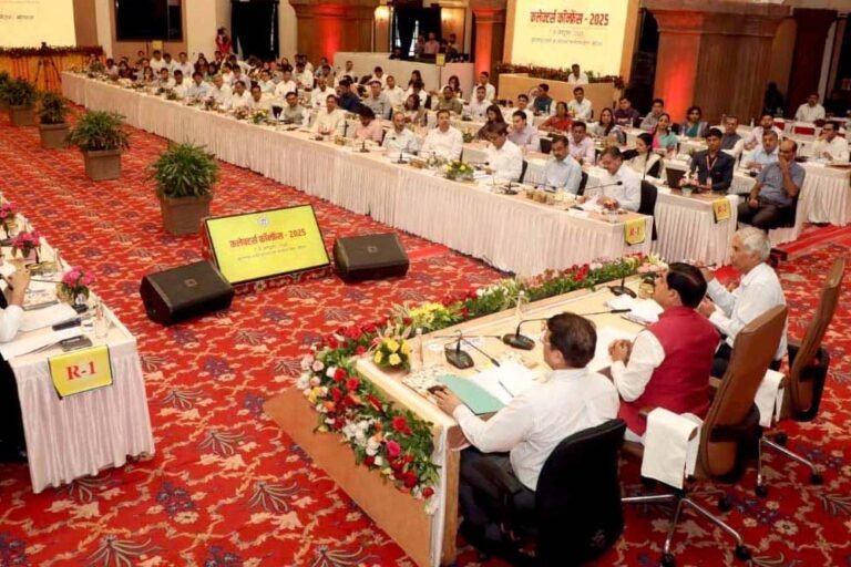 जिलों को आत्मनिर्भर बनाने की दिशा में करें प्रयास : मुख्यमंत्री डॉ. यादव