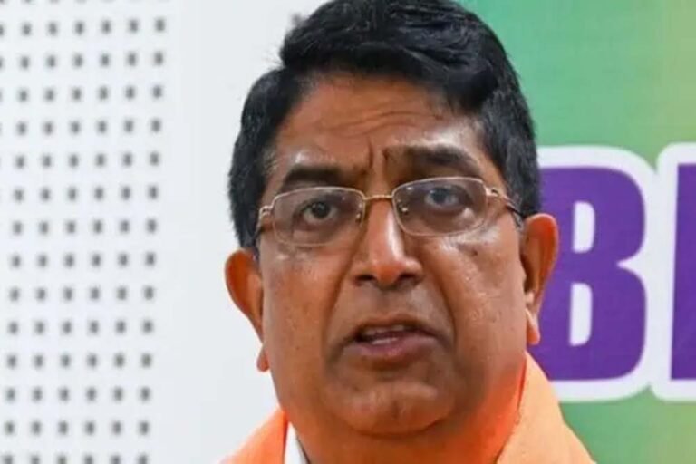 CJI गवई पर जूता फेंकने वाले की सराहना कर विवादों में फंसे पूर्व कमिश्नर