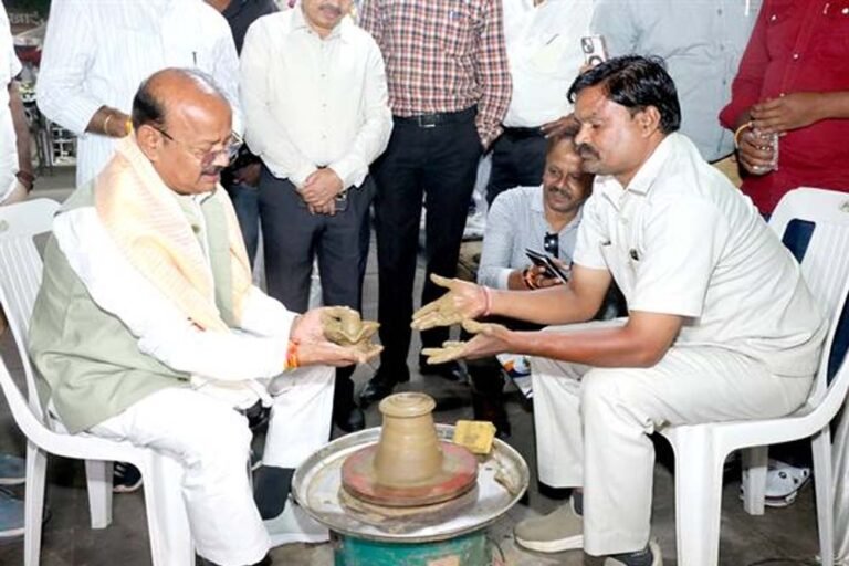 राज्यमंत्री जायसवाल ने किया स्वदेशी उत्पादों के प्रयोग का आह्वान