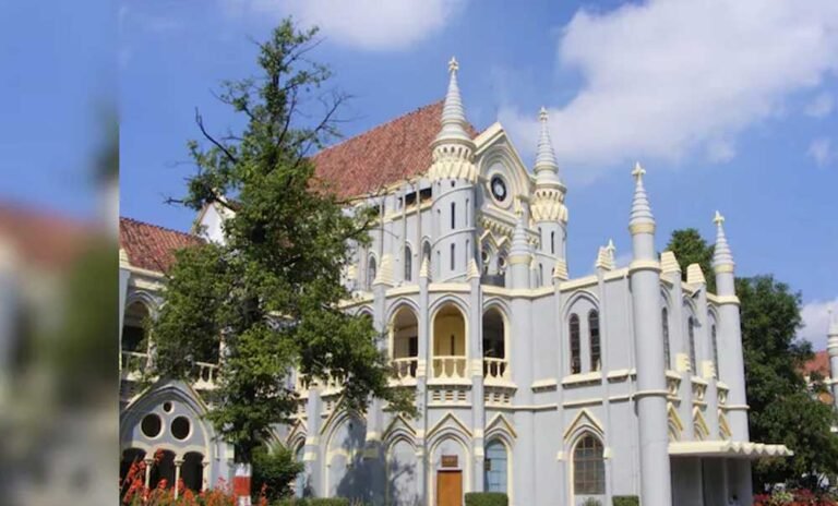 ट्रांसफर आदेश पर हाईकोर्ट की रोक, 200 शिक्षक नहीं होंगे स्थानांतरित