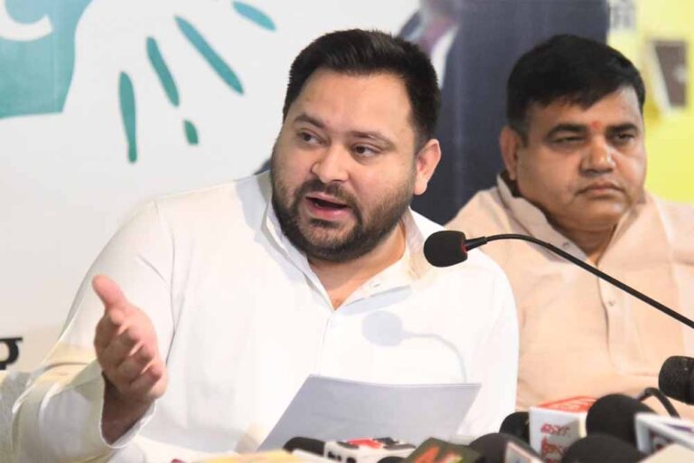 तेजस्वी यादव ने खगड़िया में किया जोरदार भाषण, उठाए ये बड़े वादे