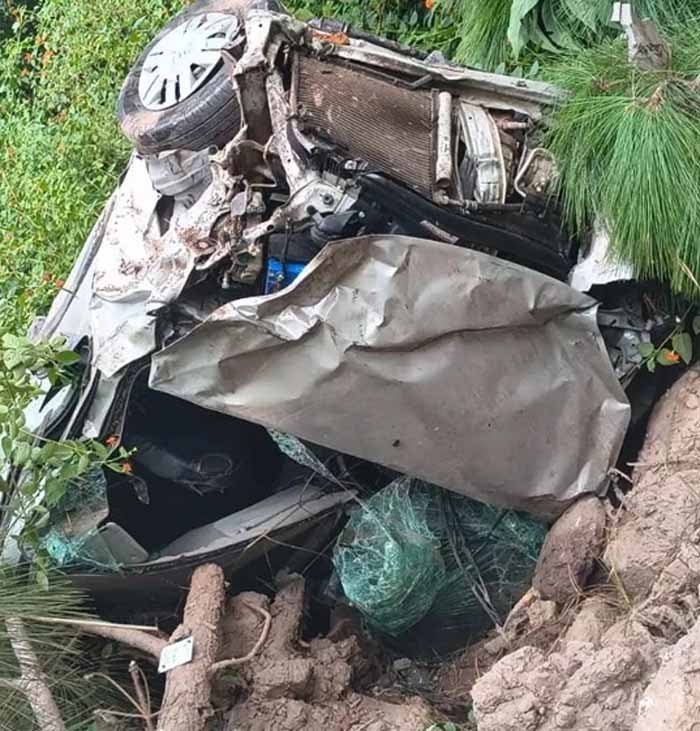सिरमौर सड़क हादसा: कार गिरी गहरी खाई में, दो लोगों ने गंवाई जान