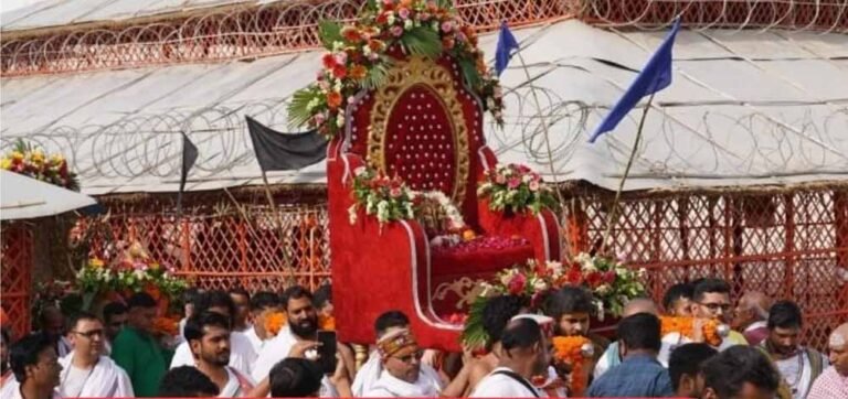 इतिहास में पहली बार! अयोध्या में संतों और भक्तों का महाकुंभ, 8 राज्यों के मुख्यमंत्री देंगे शुभारंभ