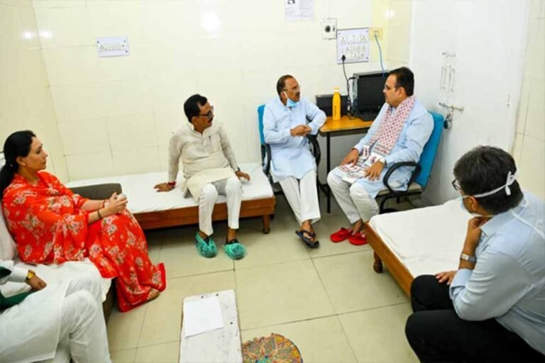 मुख्यमंत्री भजनलाल शर्मा सवाई मानसिंह अस्पताल पहुंचे, विधानसभा अध्यक्ष की पत्नी की पूछी कुशलक्षेम