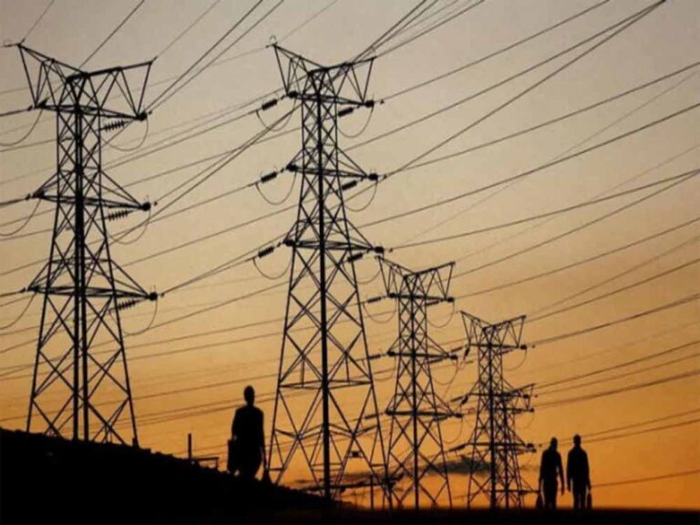 UP में बिजली कनेक्शन अभियान तेज, हर गांव में लगेंगे 11 हजार वोल्टेज के ट्रांसफार्मर