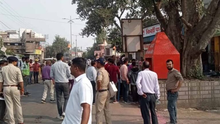 आस्था और विकास का संतुलन: इंदौर-इच्छापुर हाईवे के विस्तार में शांतिपूर्ण कार्रवाई