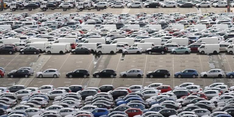 ऑटो सेक्टर में सुस्ती जारी: मारुति-हुंडई की गिरावट के बीच एक ब्रांड ने मारी बाज़ी