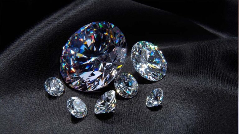 कैलाश कुमार तिवारी की किस्मत चमकी: कृष्णा कल्याणपुर पट्टी से दो हीरे बरामद