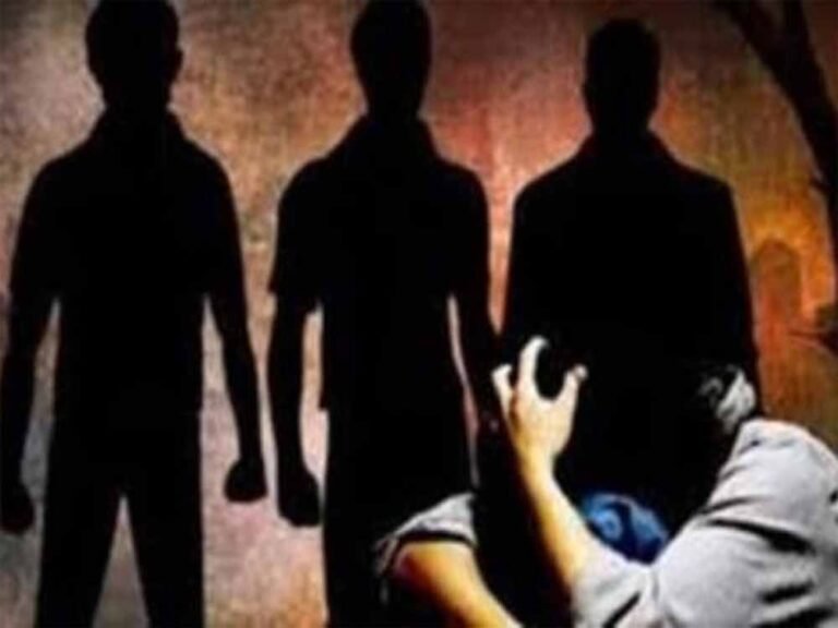 हाथ जोड़कर मदद मांगती रही मासूम, पर उसके साथ हुआ इंसानियत को शर्मसार करने वाला कांड