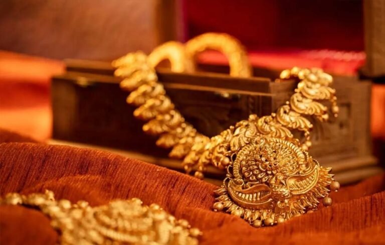 बाजार में मंदी की चमक: दिवाली के बाद सोना सस्ता, चांदी ₹10 हजार सस्ती हुई