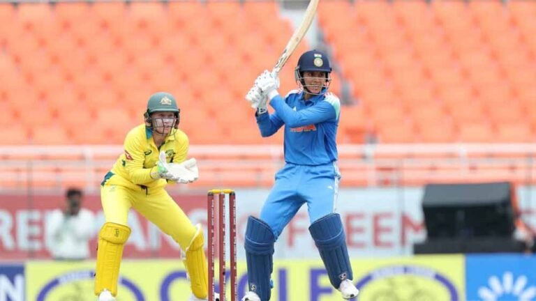 टॉप ऑर्डर की तूफानी पारियों के दम पर भारत ने ऑस्ट्रेलिया को रखा पीछे