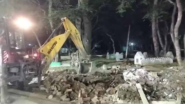 अवैध निर्माण पर बड़ी कार्रवाई: संभल में मदरसा-मैरिज पैलेस ध्वस्त, सुरक्षा बल तैनात