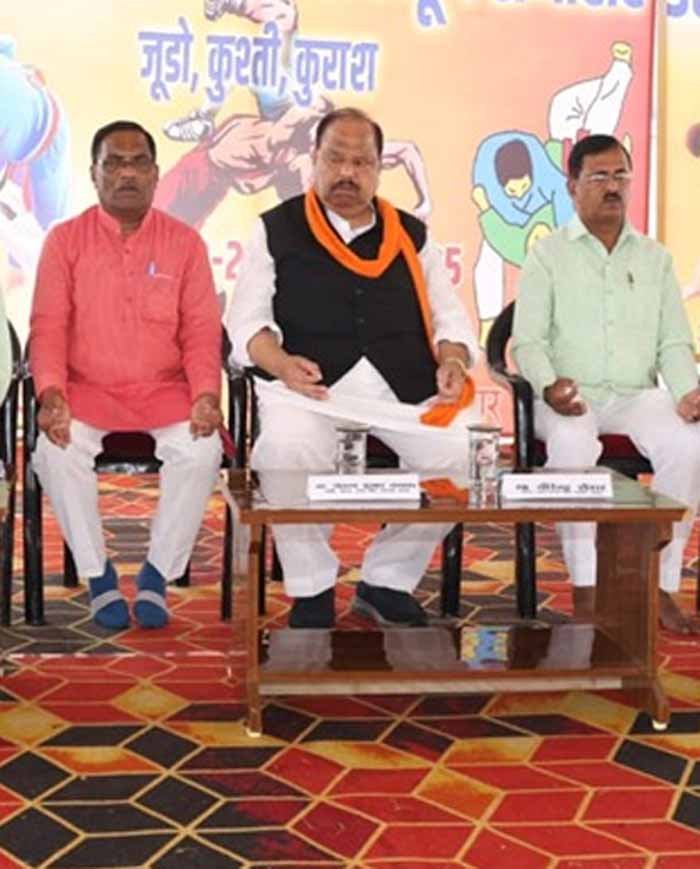 एमएसएमई मंत्री काश्यप ने कहा- खिलाड़ी भारतीय खेलों को बढ़ावा दें