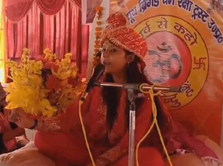 कथा वाचिका के बिगड़े बोल ने बढ़ाई लड़ाई की आग, यूपी के कई गांवों में धार्मिक प्रतिबंध