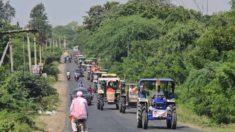 अन्नदाताओं ने भव्य रैली निकालकर अहिल्या माता की नगरी को किया धन्य