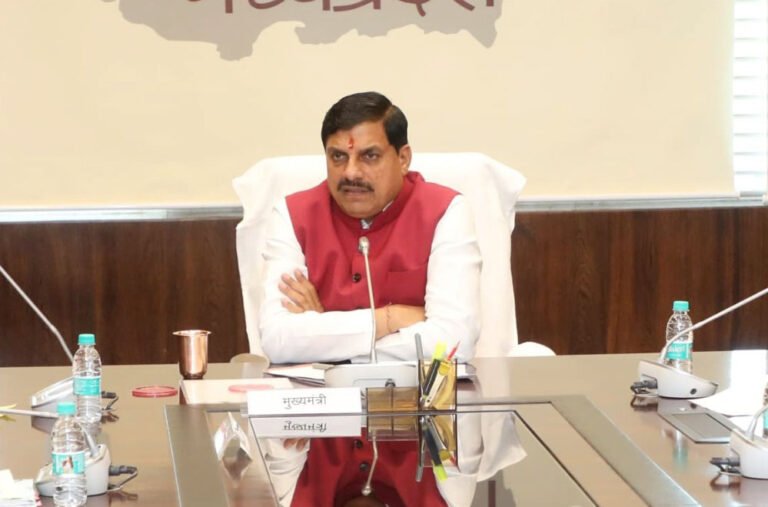 कलेक्टर्स से मुख्यमंत्री डॉ. यादव की अपील: स्वास्थ्य सेवाओं में सुधार और अस्पतालों का नियमित निरीक्षण करें