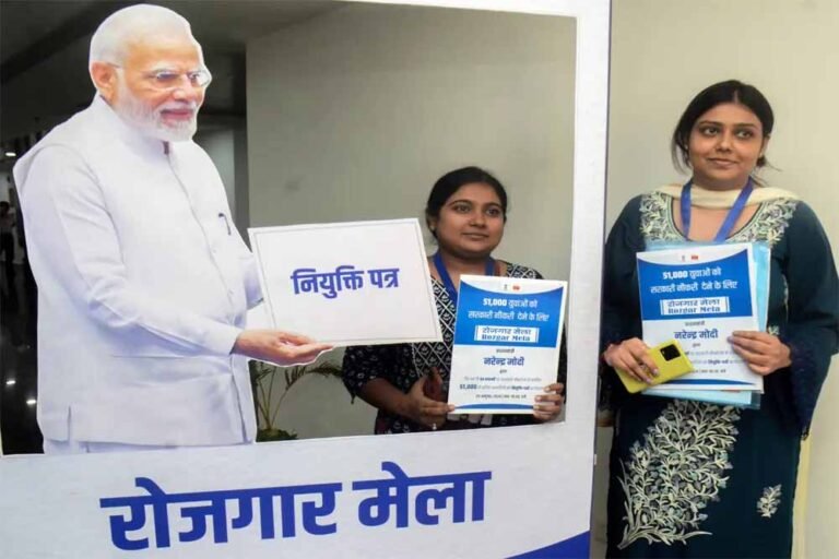 रोजगार मेले में बंटी खुशियां, युवाओं ने कहा– पीएम मोदी ने दी नई उड़ान, अब देश सेवा का वक्त