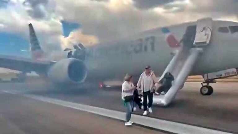 आसमान में भड़की आग: उड़ते विमान में धुआं भर गया, 160 जानें खतरे में!