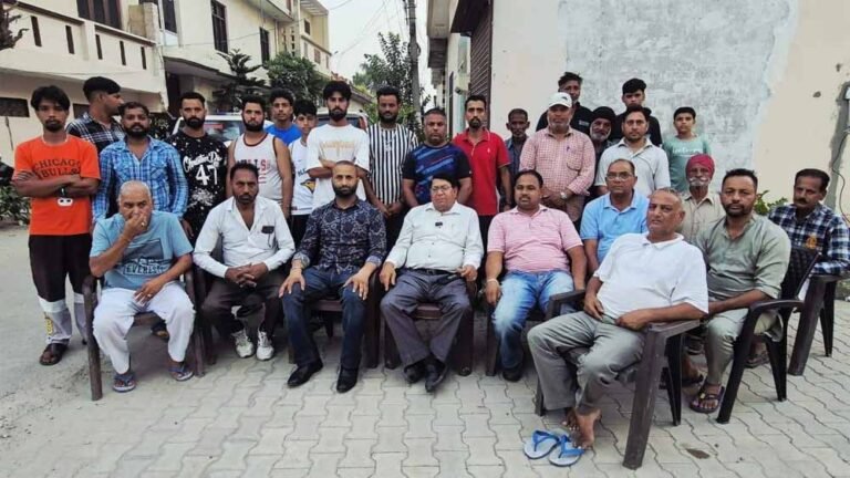 जब पूरा गांव पुलिस नियंत्रण में: माहौल हुआ तनावपूर्ण