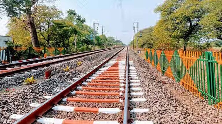 रेल लाइन के लिए 16 सुरंगें, महू-खंडवा प्रोजेक्ट में 17 हजार पेड़ों की रक्षा का आश्वासन