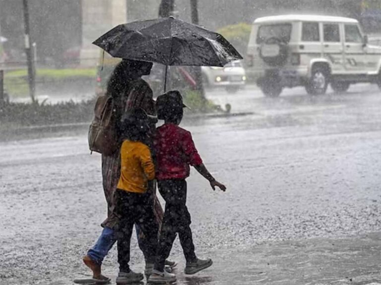 मौसम चेतावनी: कम दबाव क्षेत्र सक्रिय, इन राज्यों में अगले हफ्ते भारी बारिश की संभावना