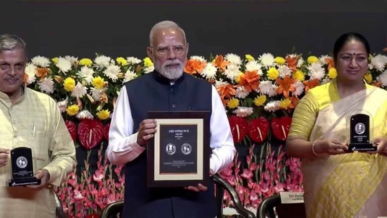 राष्ट्रीय स्वयंसेवक संघ के 100 साल: PM मोदी ने किया स्मारक सिक्के और डाक टिकट का विमोचन
