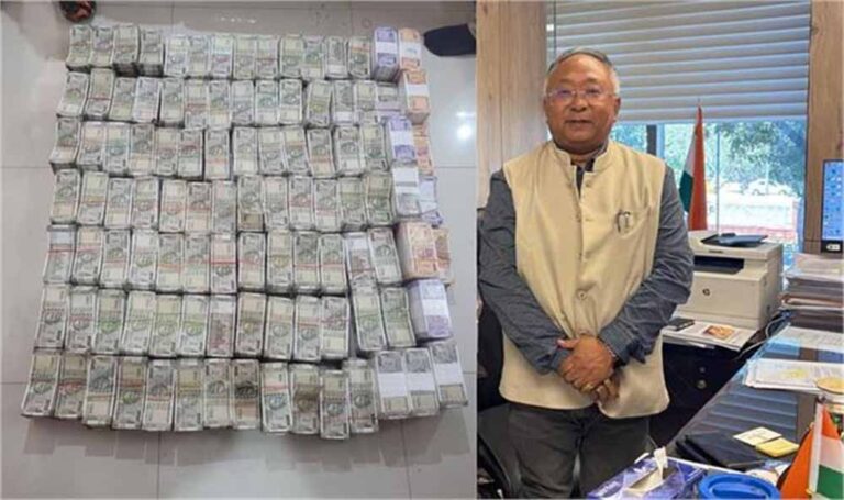 सरकारी अधिकारी की करारी नाकामी: रिश्वत लेते रंगे हाथों CBI ने किया गिरफ्तार, पेटी में जमा 10 लाख की रकम देखकर हैरान रह जाएंगे!