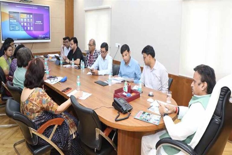 उप मुख्यमंत्री शुक्ल ने चिकित्सा महाविद्यालयों में स्वास्थ्य सेवाओं की समीक्षा की