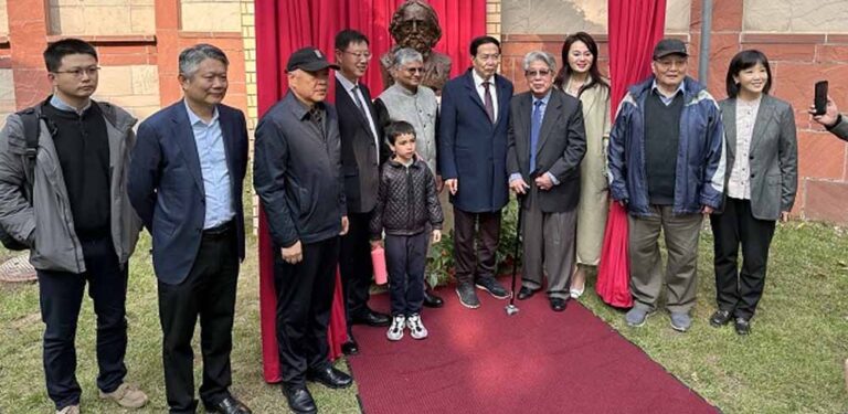बीजिंग में भारतीय दूतावास में टैगोर की प्रतिमा स्थापित, चीन में भारत का संदेश