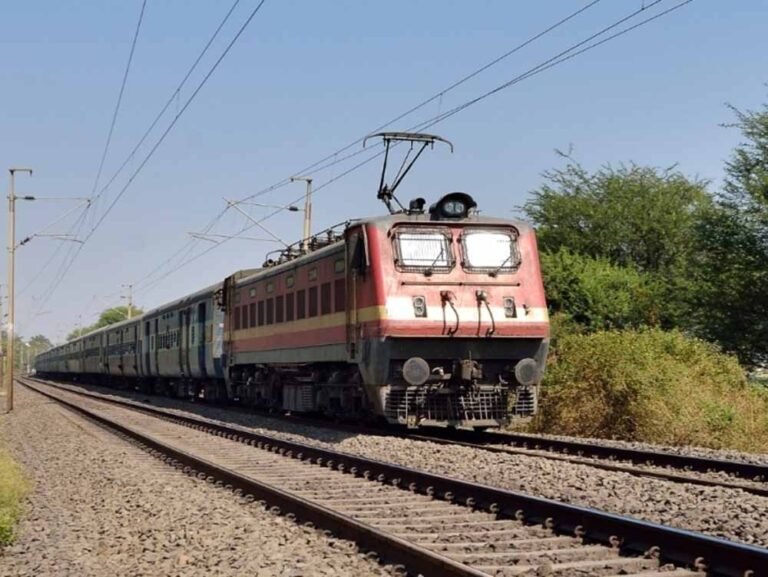 पूर्वांचल-बिहार के यात्रियों के लिए खुशखबरी, वाराणसी से शुरू हुई नई स्पेशल ट्रेन